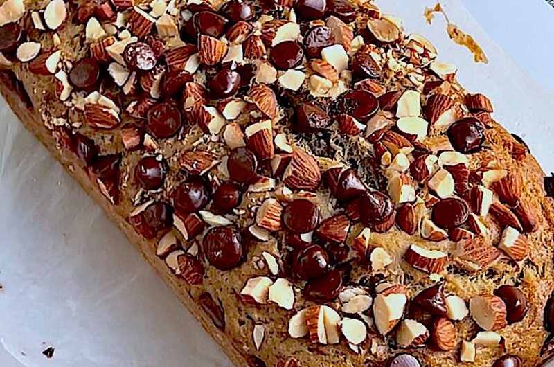 Easy Moist Banana Cake - with Almonds (No artificial flavour)